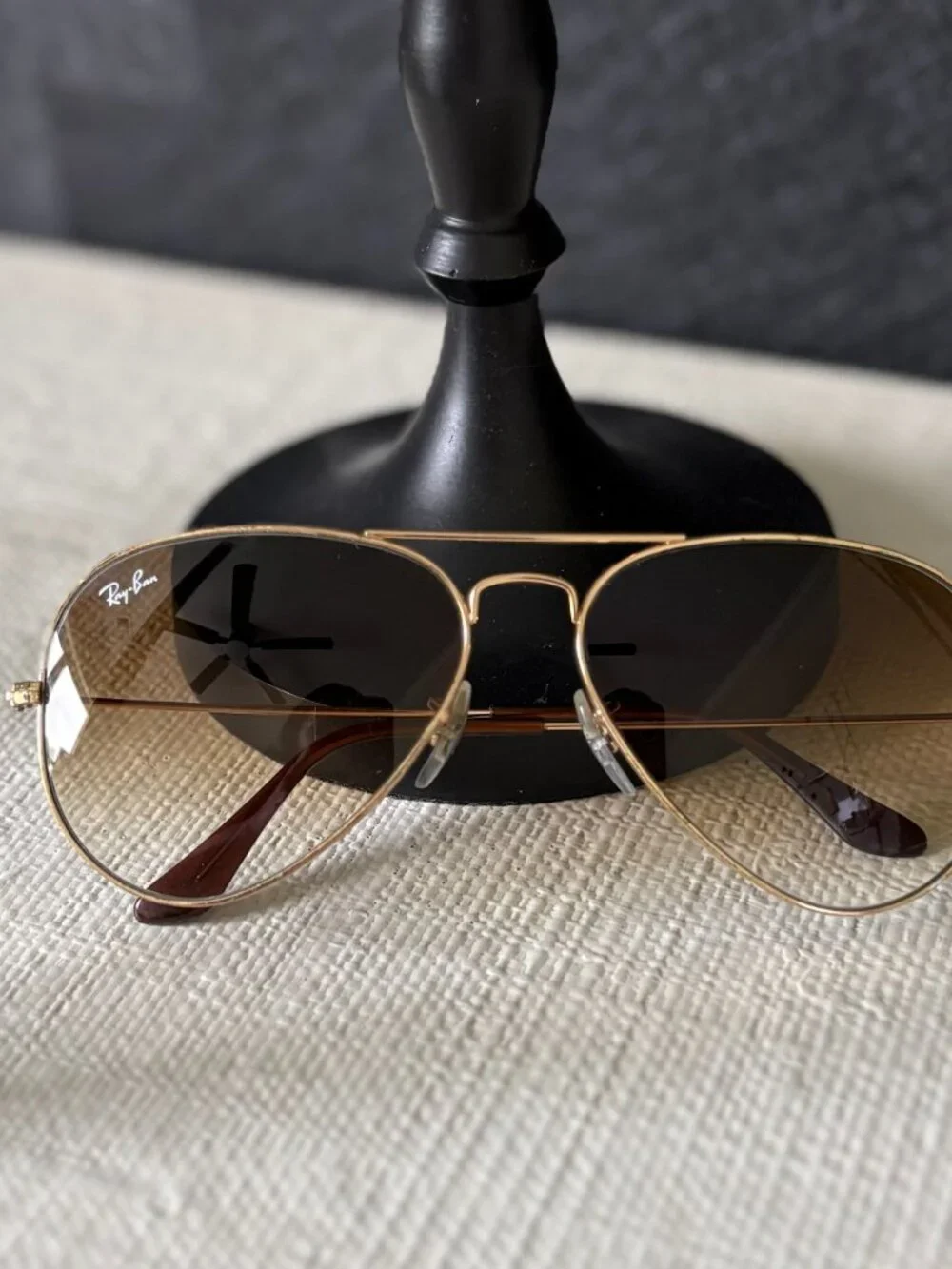 Ray-Ban no visible